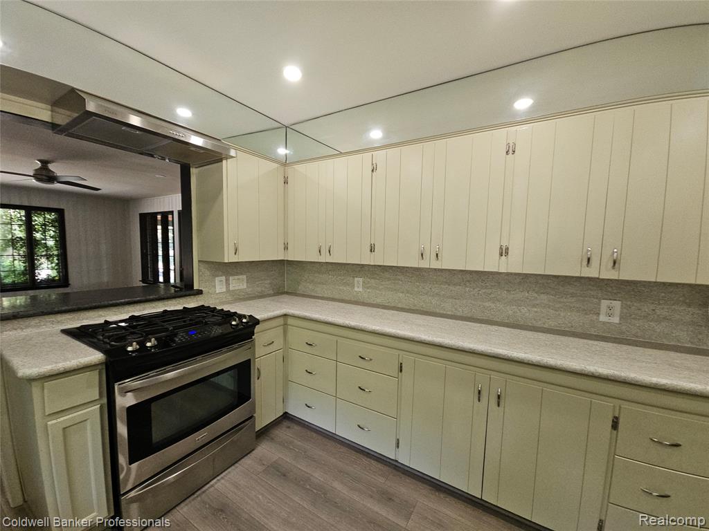 58540 Grand River Avenue, New Hudson, MI 48165 — Photo 34