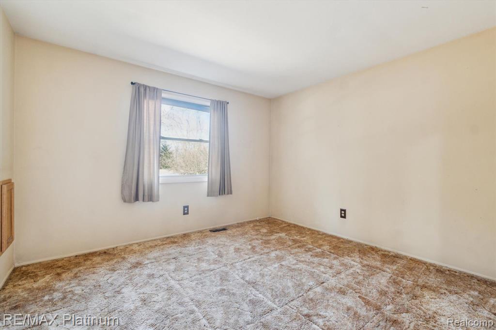 430 WILD OAK Lane, Perry, MI 48872 — Photo 27