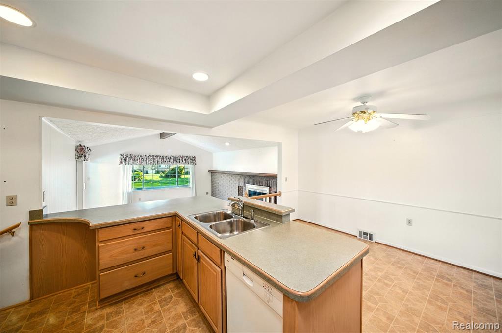 53626 Debra Drive, Shelby Twp, MI 48316 — Photo 14