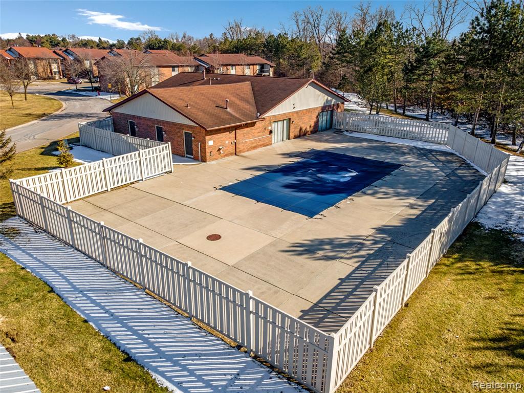 33585 Pondview Circle, 116, Livonia, MI 48152 — Photo 21