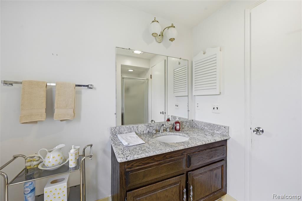 3464 Buckingham Trail, West Bloomfield, MI 48323 — Photo 28