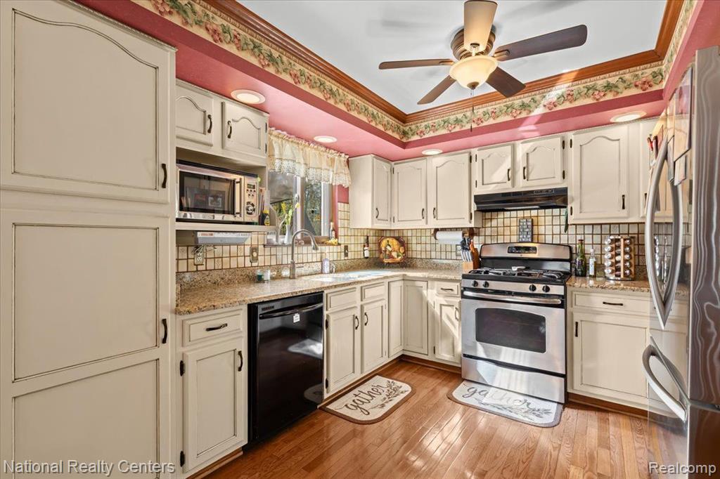 1018 FAIRWAY TRAILS Drive, Brighton, MI 48116 — Photo 12
