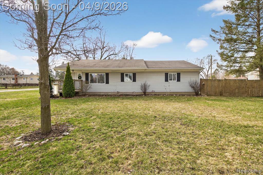 3315 Warringham Avenue, Waterford, MI 48329 — front exterior