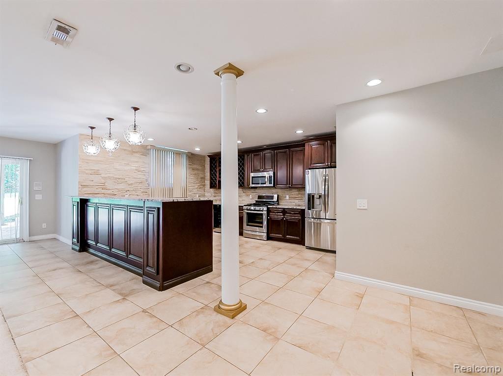 5570 HAMPSHIRE Drive, West Bloomfield, MI — Photo 61