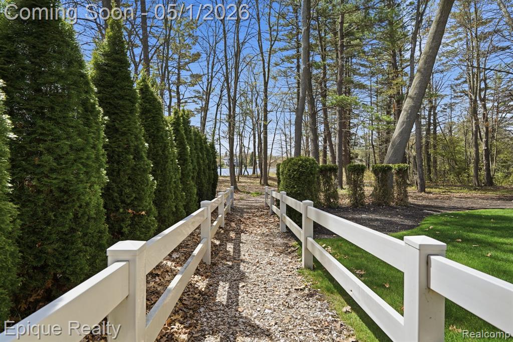 2568 Canoe Circle Drive, Lake Orion, MI — Photo 39