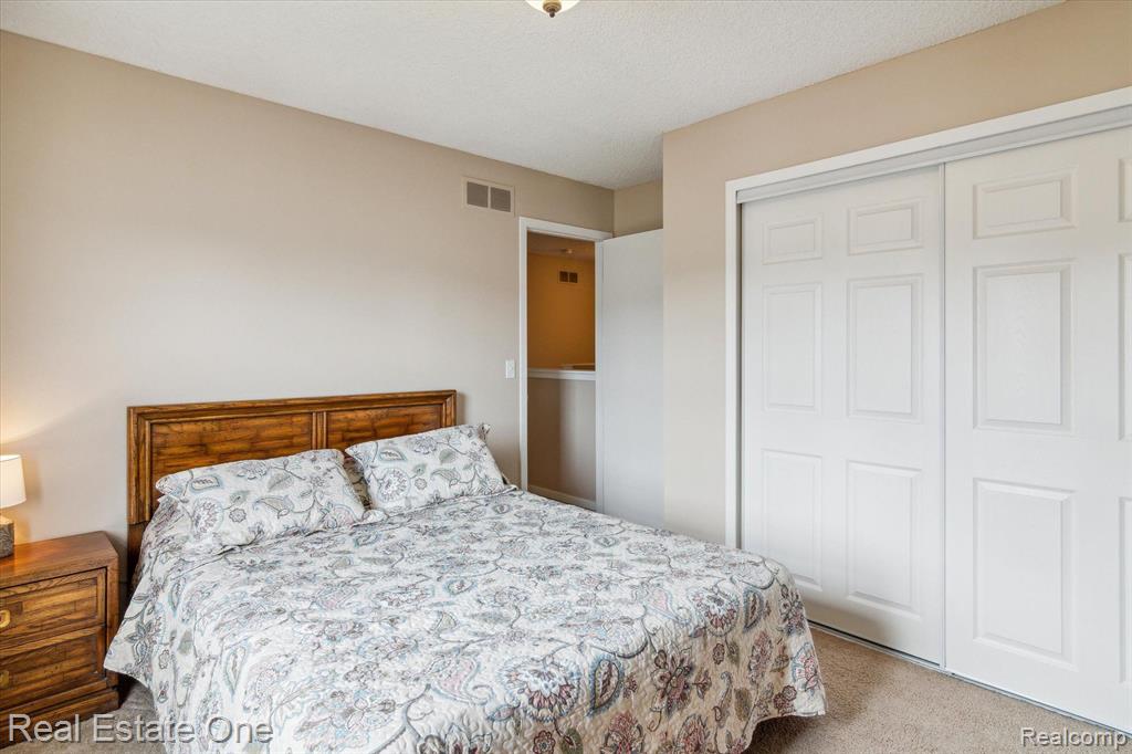 41694 KENILWORTH Lane, Novi, MI 48377 — Photo 16
