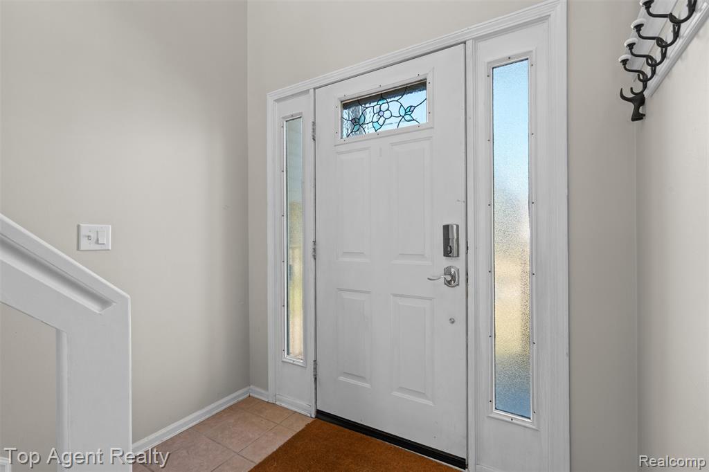 5675 Millpointe Drive, Waterford, MI 48327 — Photo 5