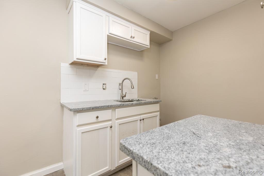 564 Marquette Drive, Detroit, MI 48214 — Photo 12