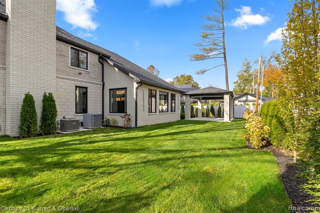 2211 Golfview Drive, Dearborn, MI, 48128