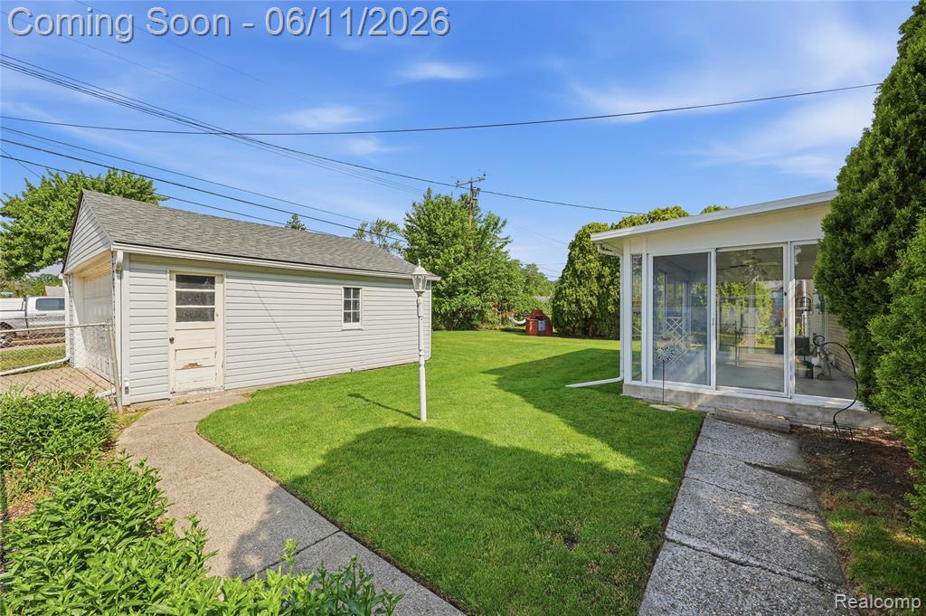 29609 Mark Avenue, Madison Heights, MI 48071 — Photo 35