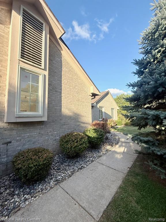5115 Driftwood Drive, Commerce Twp, MI 48382 — Photo 4