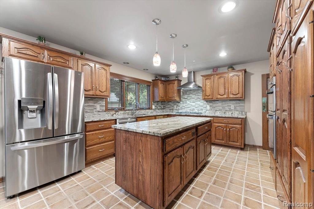 8707 VOIGT Avenue, Grosse Ile, MI 48138 — Photo 18