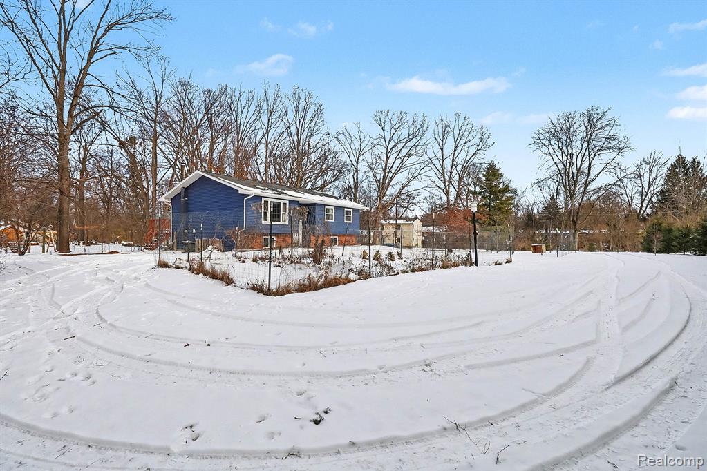 451 6 Mile Road, Whitmore Lake, MI 48189 — Photo 26