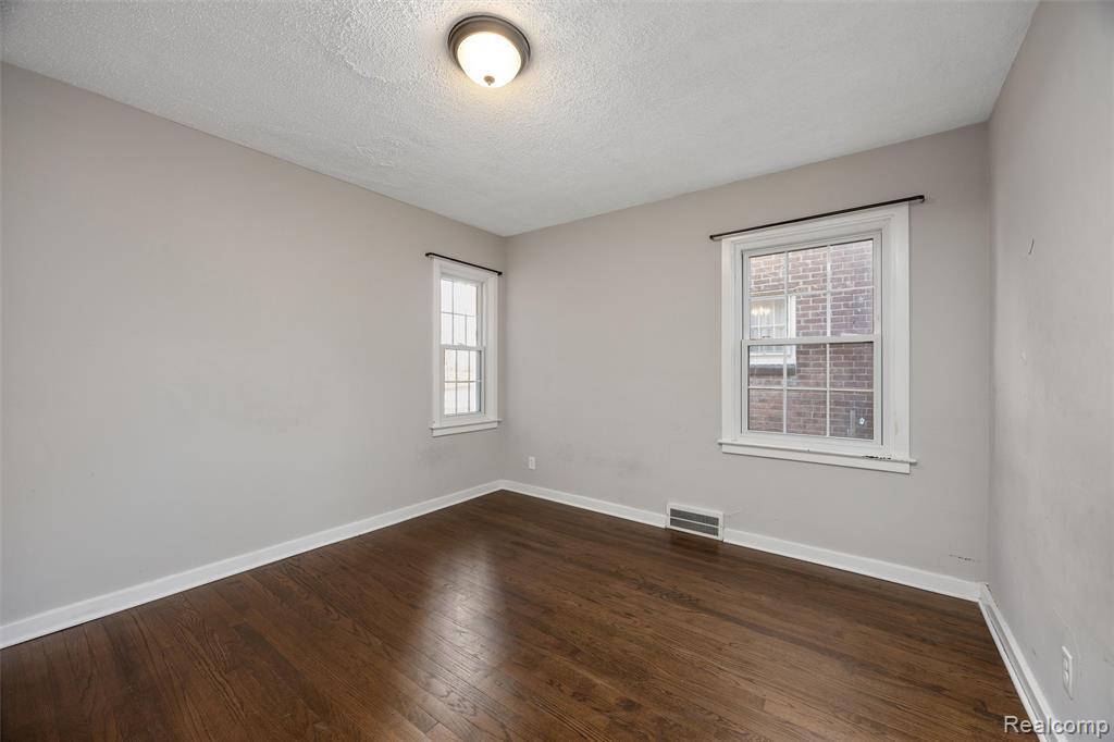 20701 Toles Lane, Grosse Pointe Woods, MI 48236 — Photo 9
