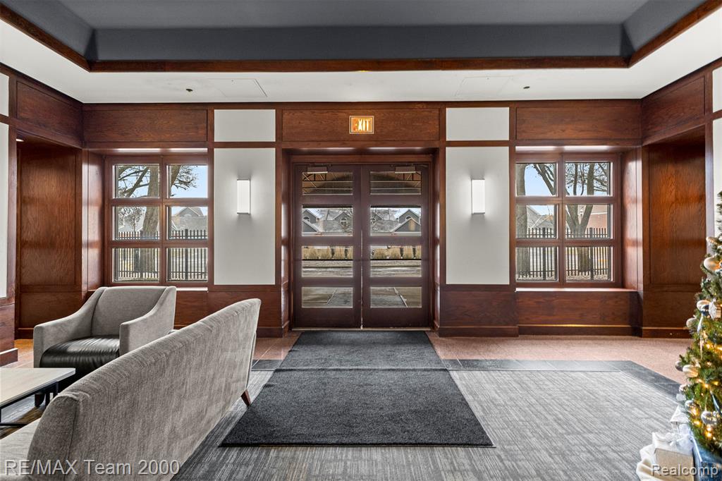 250 E HARBORTOWN Drive, 702, Detroit, MI 48207 — Photo 27