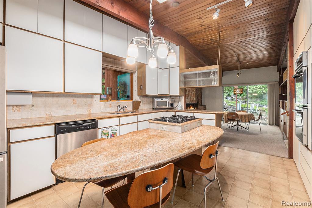 3192 Paint Creek Drive, Oakland, MI — Photo 12