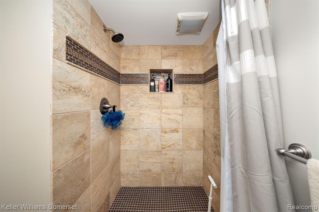 839 COOK Road, Grosse Pointe Woods, MI 48236 — Photo 31