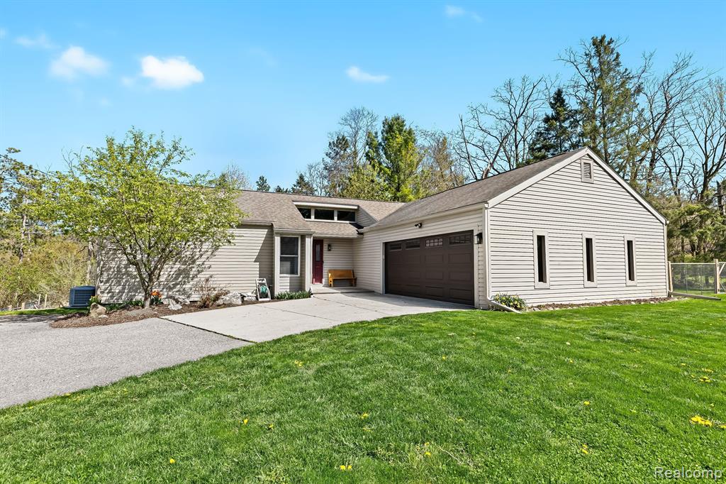 9248 HARTLAND Road, Fenton, MI 48430 — Photo 24