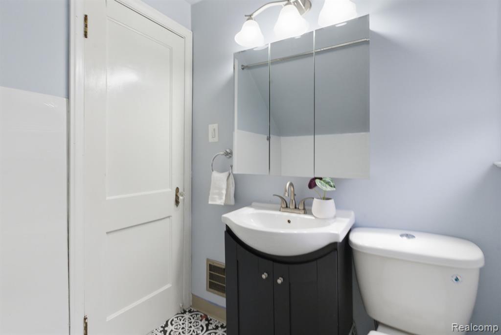 804 E Lincoln Avenue, Madison Heights, MI 48071 — Photo 22