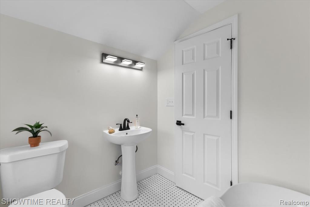 418 E Woodland Street, Ferndale, MI 48220 — Photo 24