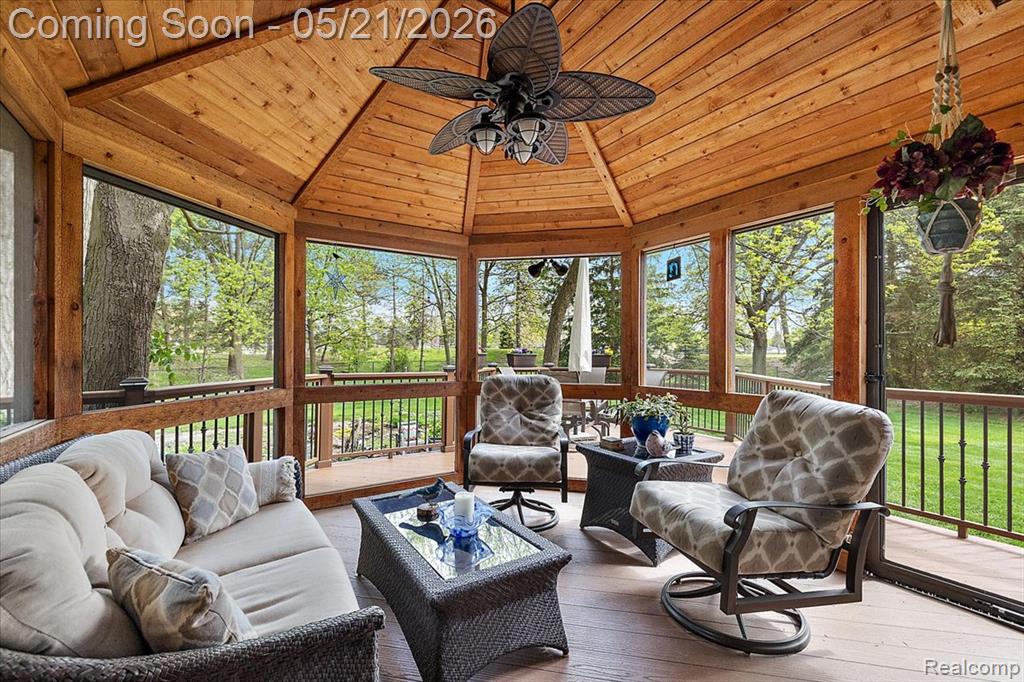 33891 Yorkridge Street, Farmington, MI 48331 — Photo 33