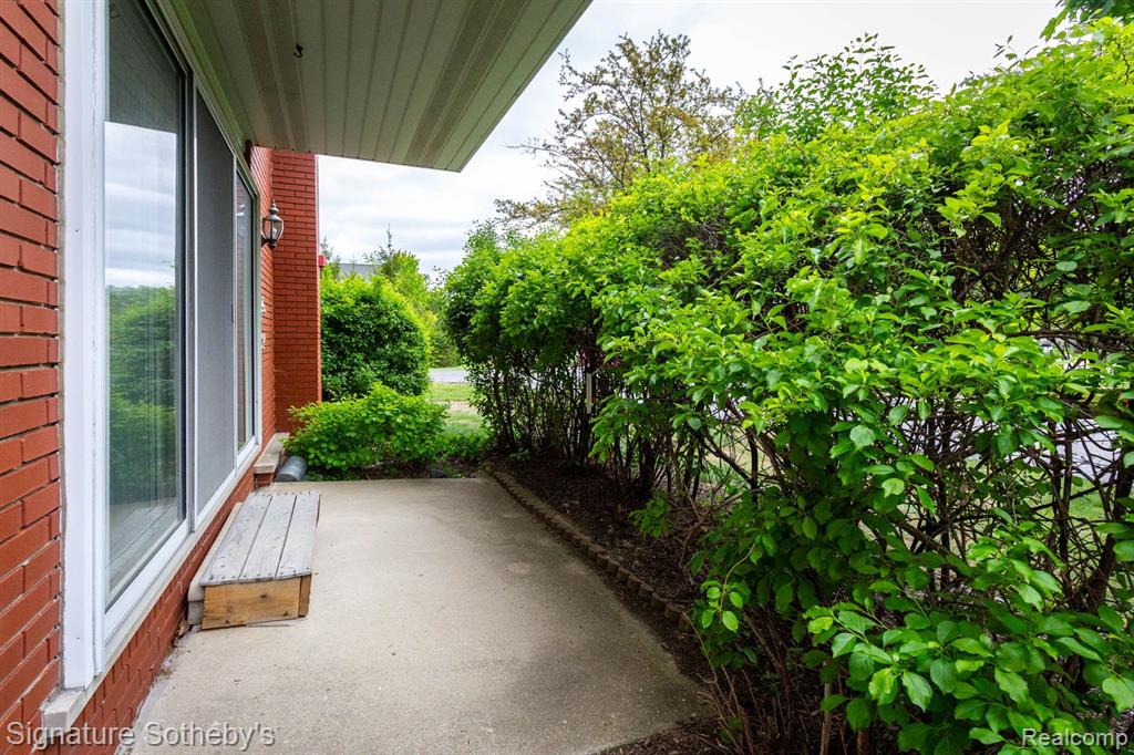 19710 W 13 Mile Road, 101, Beverly Hills, MI 48025 — Photo 13