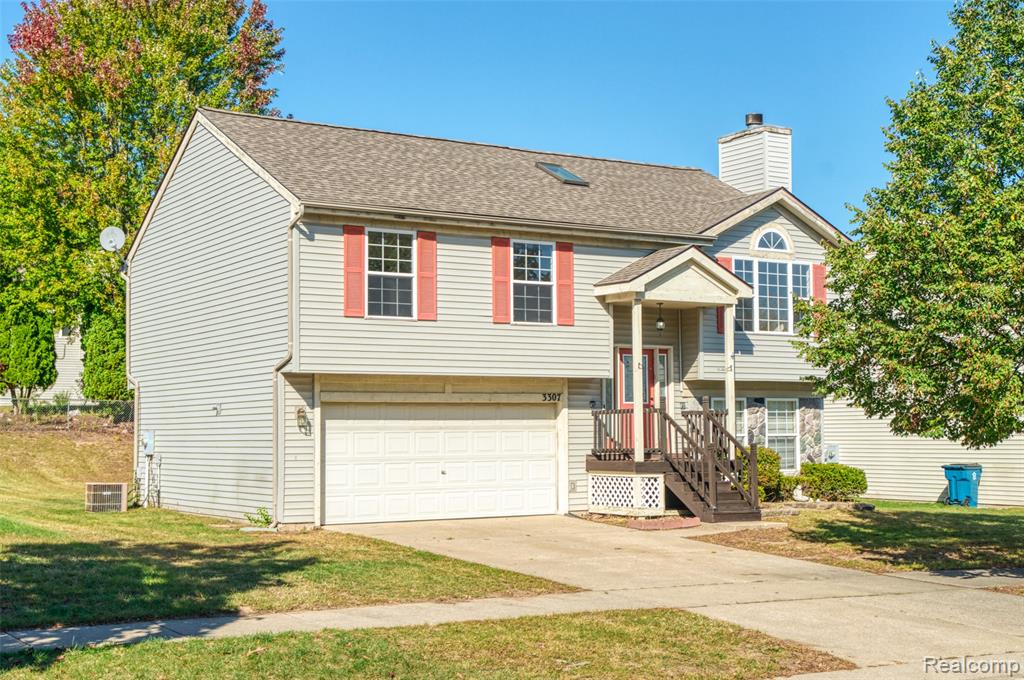 3307 Pond Ridge Drive, Holly, MI 48442 — front exterior