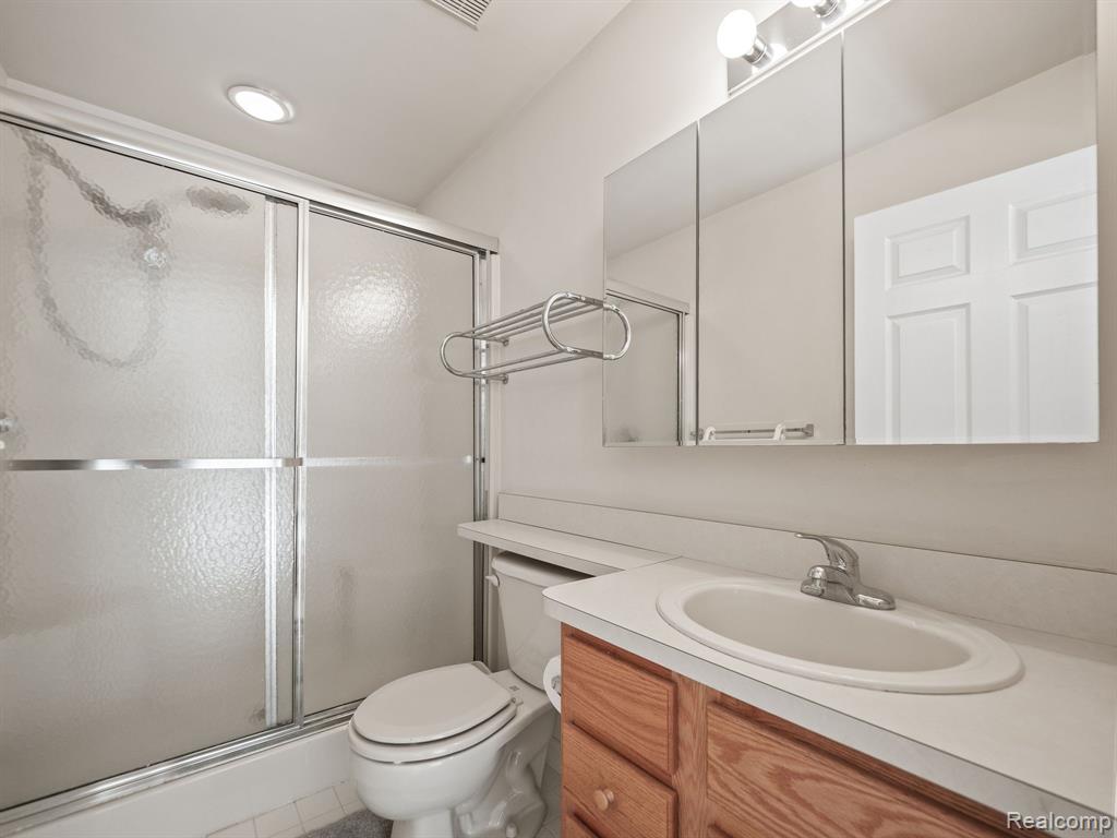 41168 BERMUDA Drive, Sterling Heights, MI 48314 — Photo 18