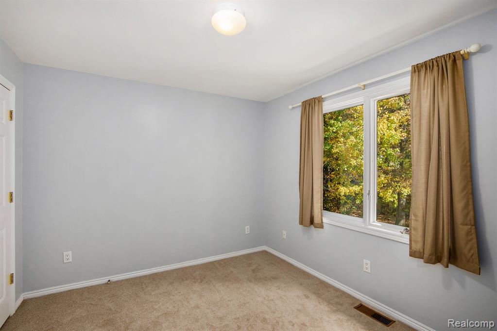 5641 Golf Pointe Drive, Clarkston, MI 48348 — Photo 28