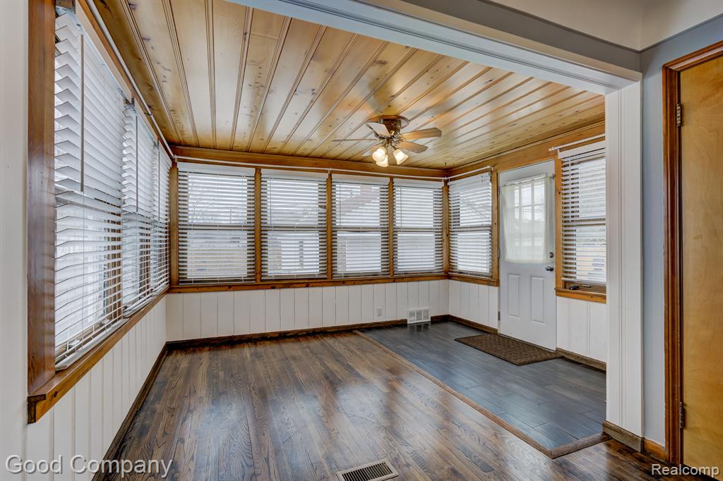464 MORAN Road, Grosse Pointe Farms, MI 48236 — Photo 21