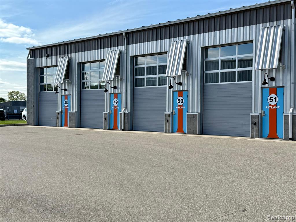 50 PIT Lane, Pontiac, MI 48341 — Photo 2