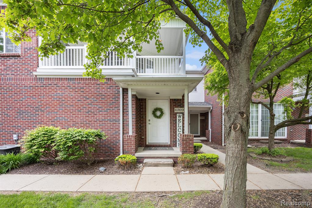 6769 Boulder Pointe Drive, Washington, MI — front exterior