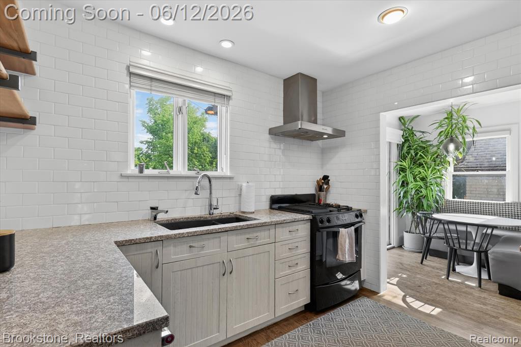8926 Lincoln Drive, Huntington Woods, MI — Photo 17
