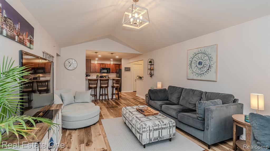 28209 Oakmonte Circle E, 60, New Hudson, MI 48165 — Photo 9