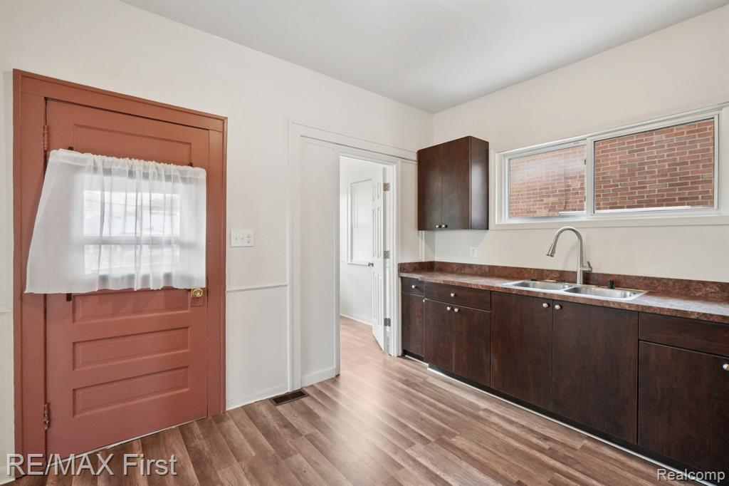 7726 Coolidge, Center Line, MI 48015 — Photo 10