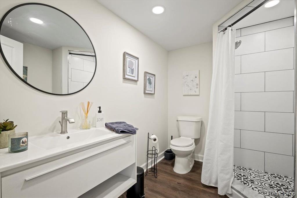 4250 KENT Road, Royal Oak, MI 48073 — Photo 36