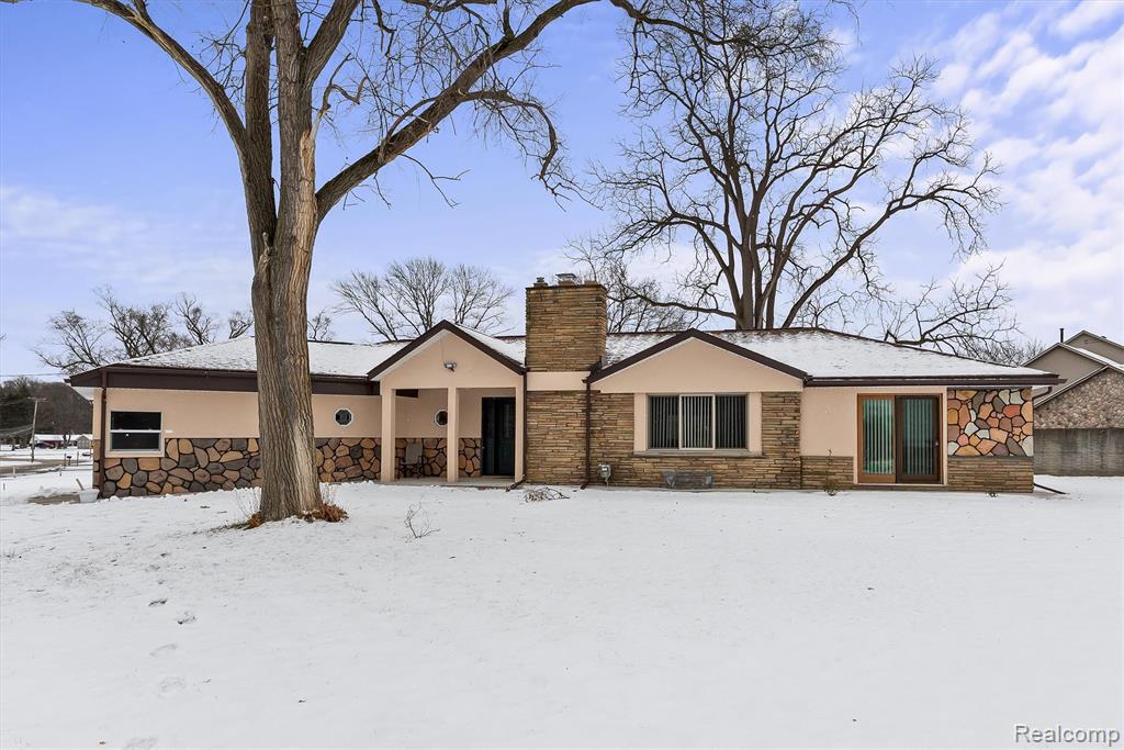 15500 Millar Road, Clinton Twp, MI 48036