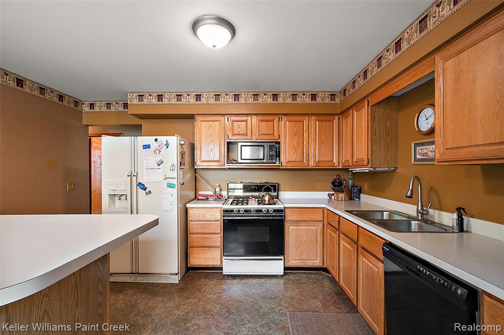 436 Orchard Street, Wyandotte, MI 48192 — Photo 14