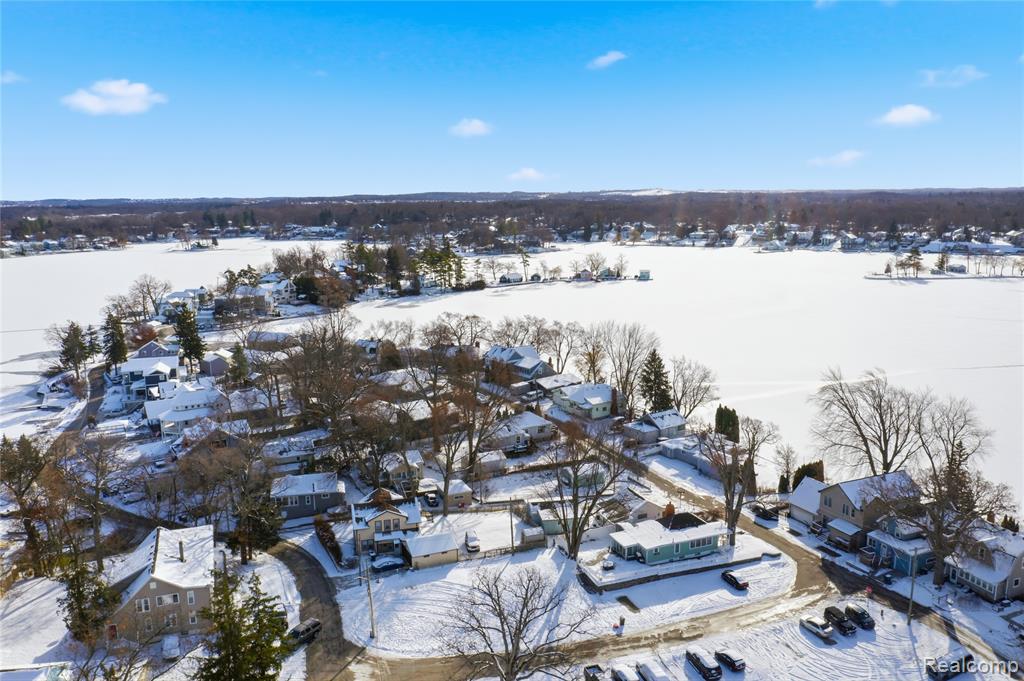 707 Buena, Lake Orion, MI, 48362