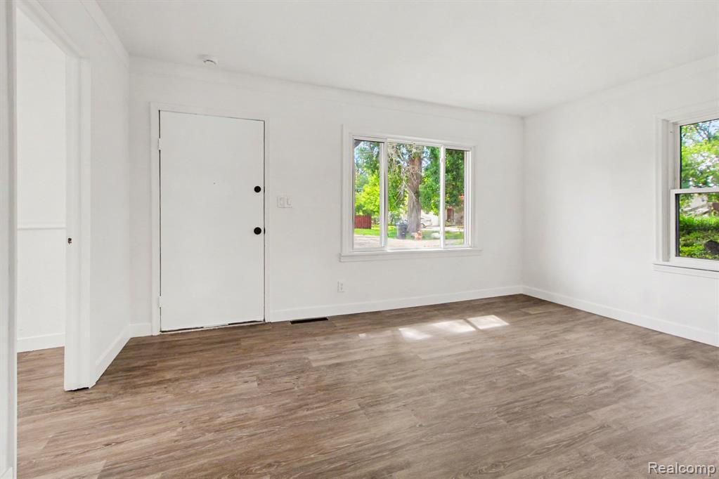 8653 Lanewood Street, Westland, MI — Photo 4