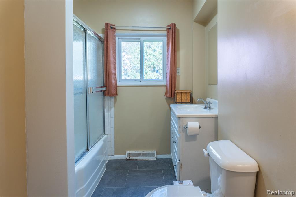 2546 CARLTON Drive, Ann Arbor, MI 48108 — Photo 18
