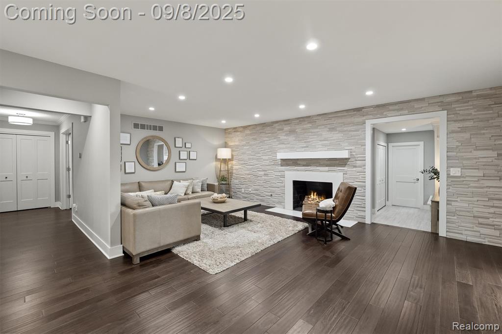 4605 Sunningdale Drive, Bloomfield Hills, MI 48302 — Photo 19