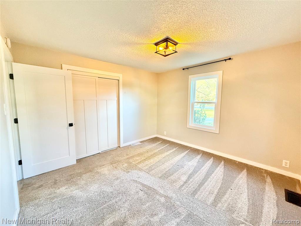 823 W Silver Lake Road, Fenton, MI 48430 — Photo 18