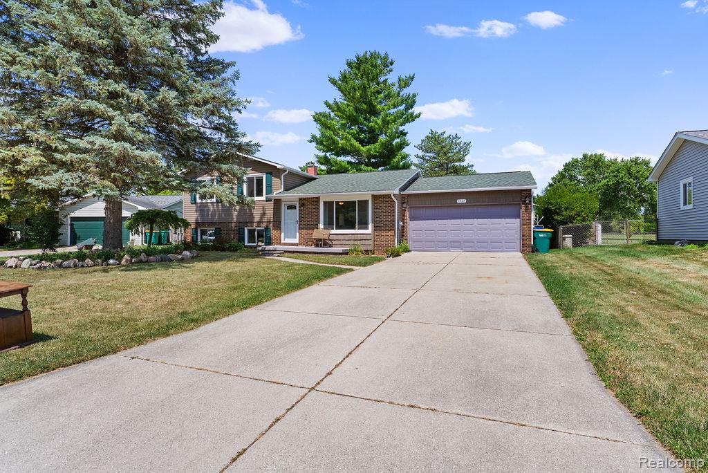 9328 Elaine Drive, Swartz Creek, MI 48473 — Photo 2