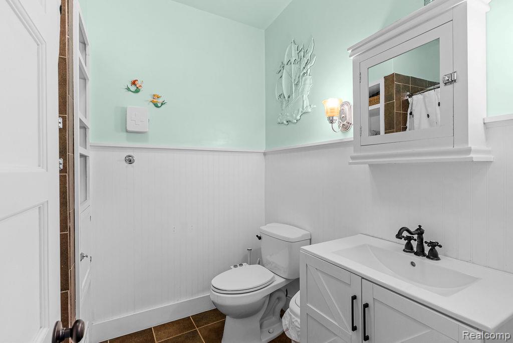 411 E Maple Street, Holly, MI 48442 — Photo 36