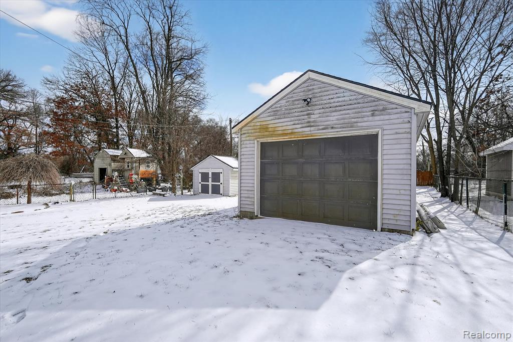 743 Dunreath Street, Walled Lake, MI 48390 — Photo 40