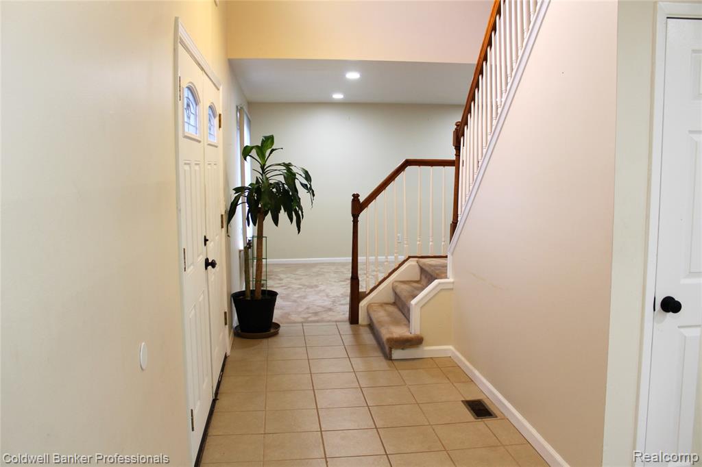 6586 CARRIAGE HILLS Drive, Canton, MI 48187 — Photo 6
