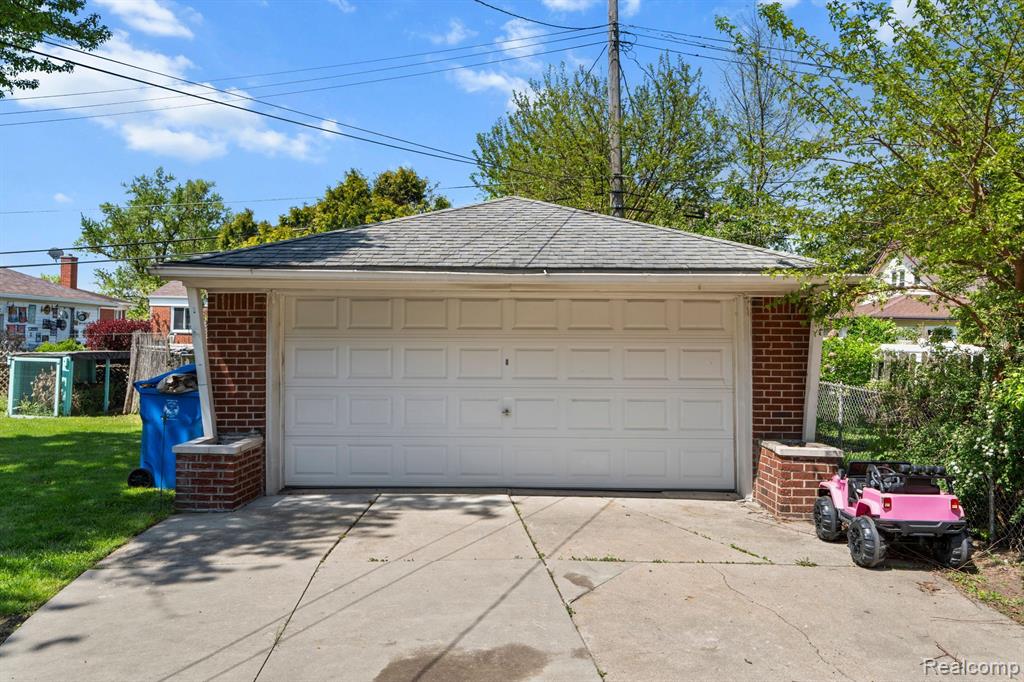 8631 WHITEFIELD Street, Dearborn Heights, MI 48127 — Photo 25