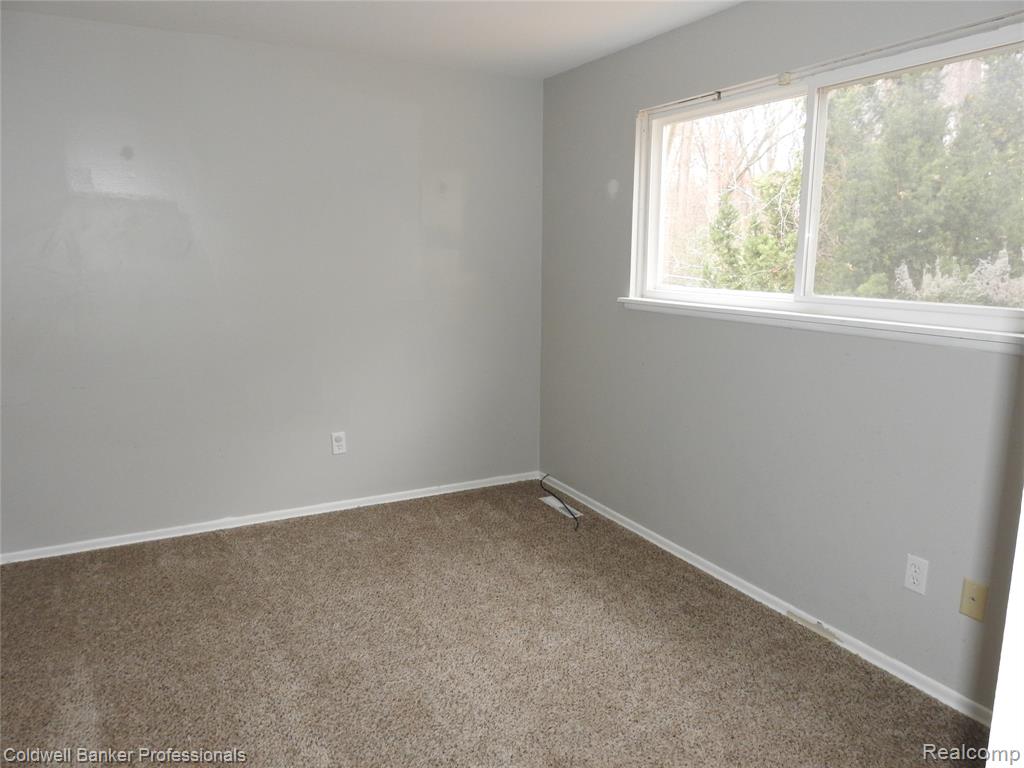 5919 Western Road, Flint, MI 48506 — Photo 16