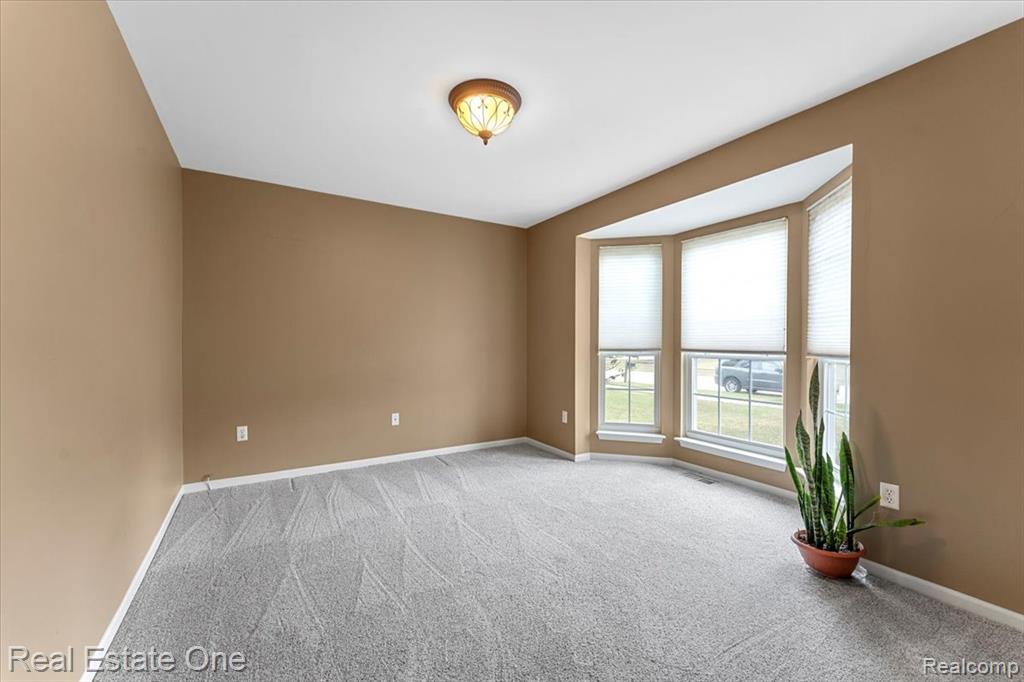30026 Huron Meadows Drive, Rockwood, MI — Photo 9